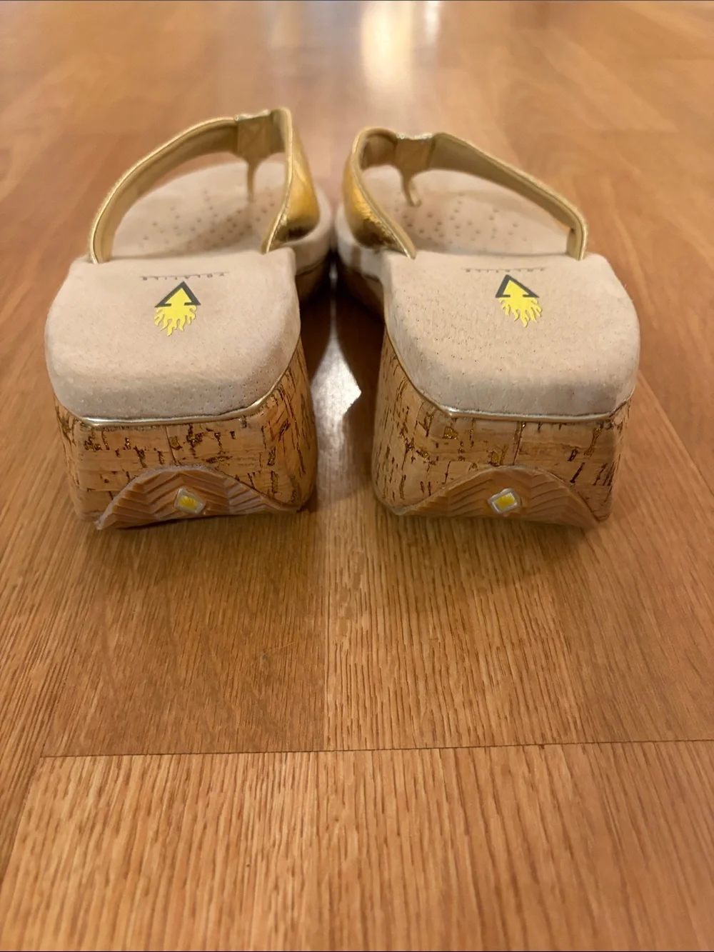 Volatile Neville Gold Metallic Thong Wedge Cork Sandals Size 10